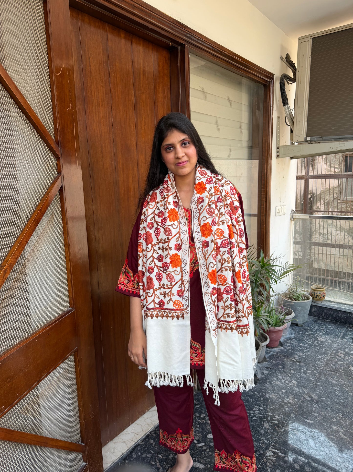 KASHMIRI AARI HAND EMBROIDERED SHAWL