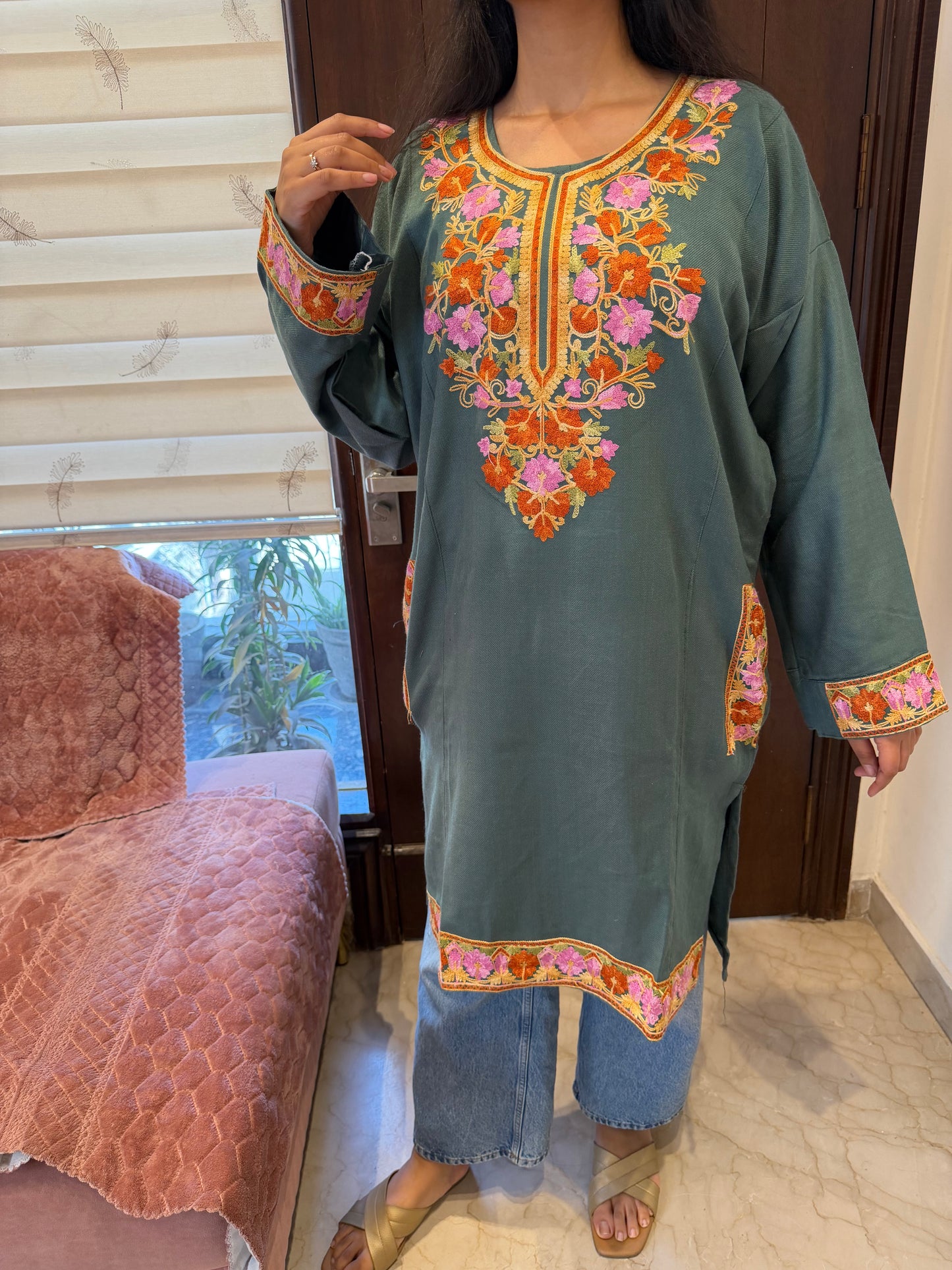 Kashmiri hand embroidered phiran