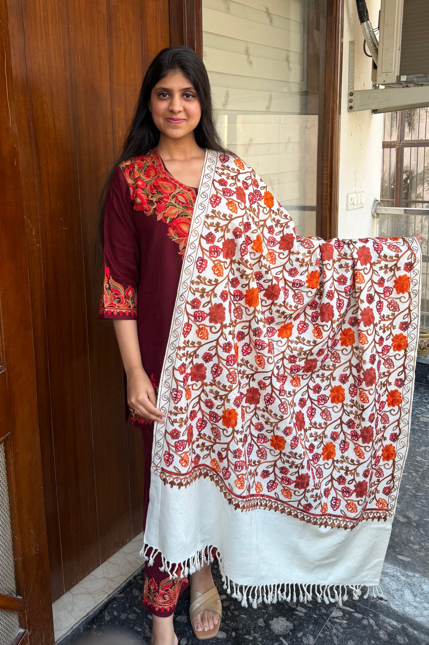 KASHMIRI AARI HAND EMBROIDERED SHAWL