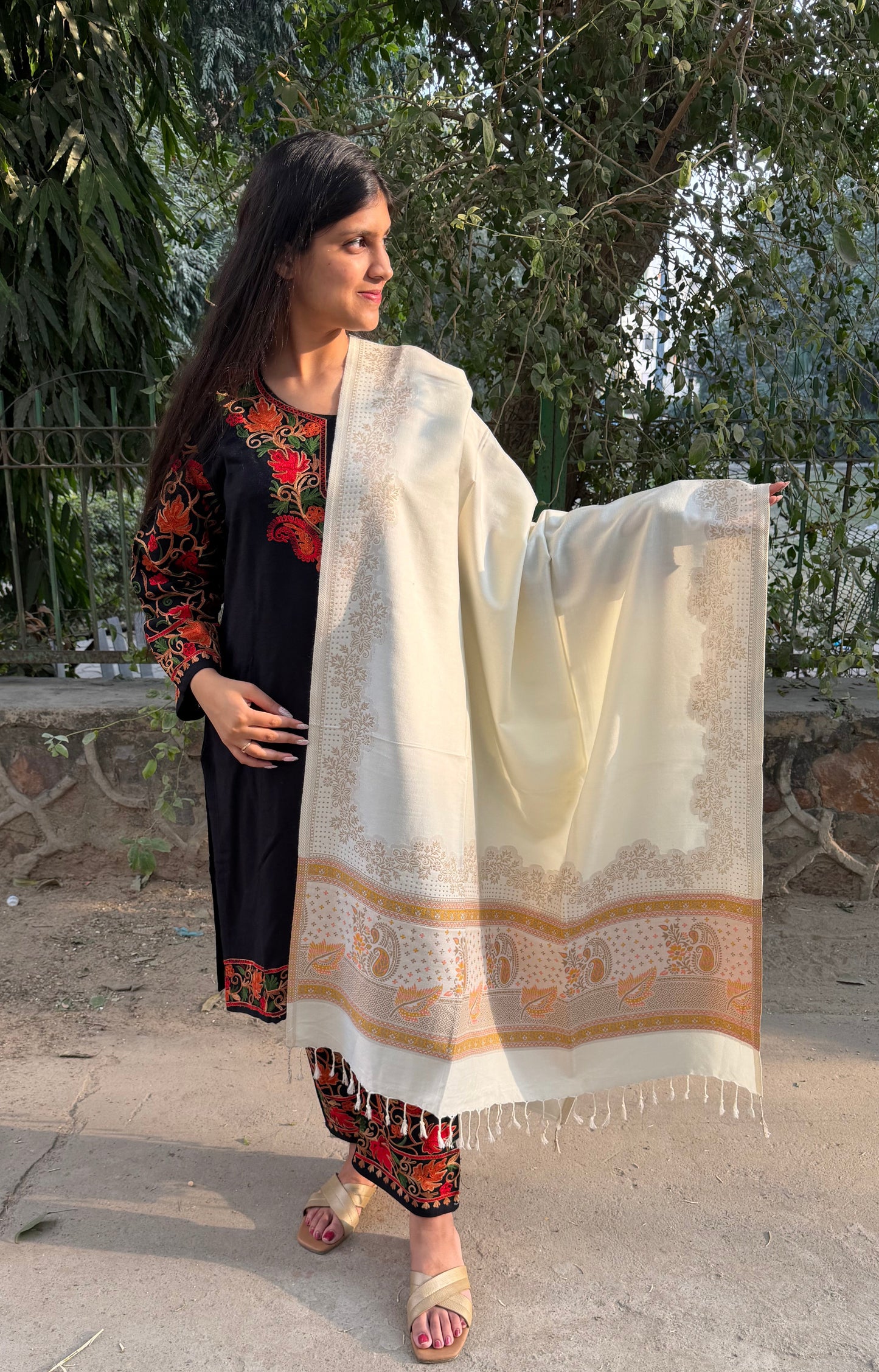 WHITE ETHNIC PUREWOOL DESIGNER SHAWL