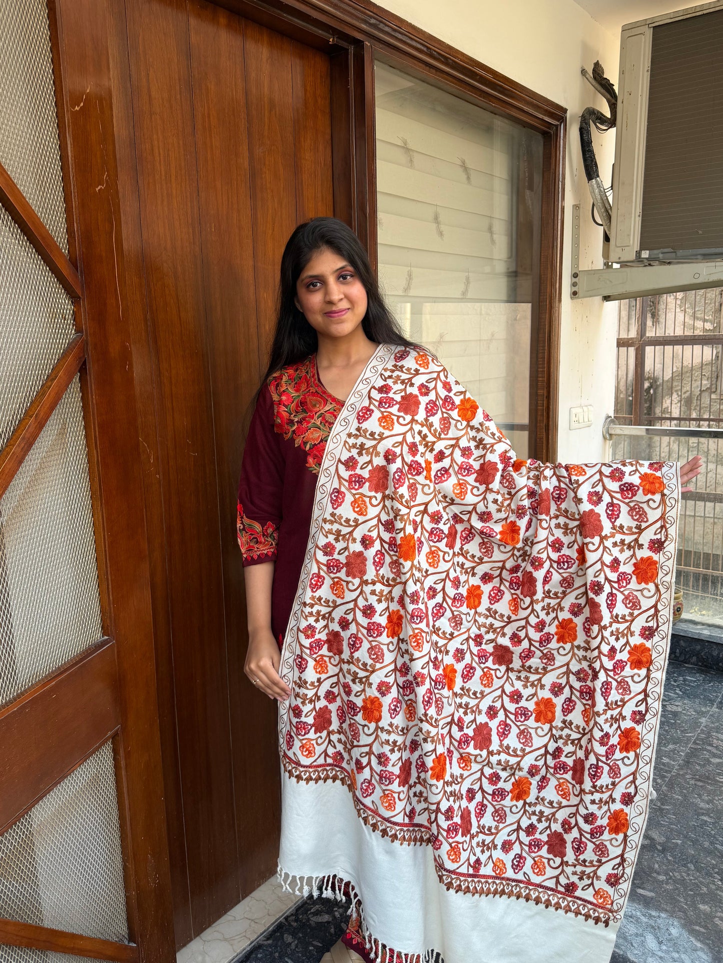 KASHMIRI AARI HAND EMBROIDERED SHAWL